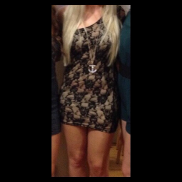 Lace Black One-Sleeve Dress - Picture 7 of 7